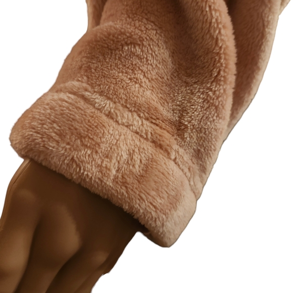 Beautiful like new Hollister peachy pink plush pullover size M - Picture 3 of 6